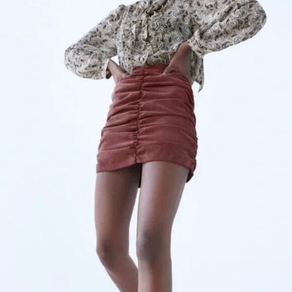 Zara ruched mini skirt size S Soft Wine Maroon Color zip up back Corduroy Grunge - Picture 1 of 9